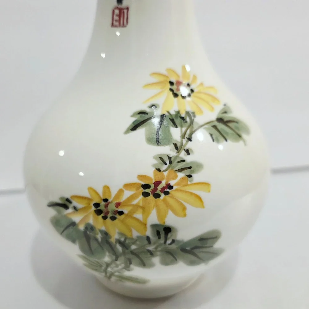 Japanese Porcelain Bud Vase White‎ Yellow Chrysanthemum Floral Calligraphy 7